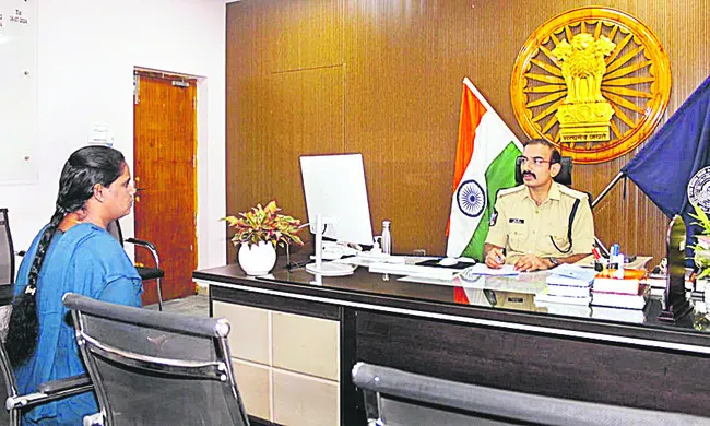 బాధితుల సమస్యలు సత్వరమే పరిష్కరించాలి 