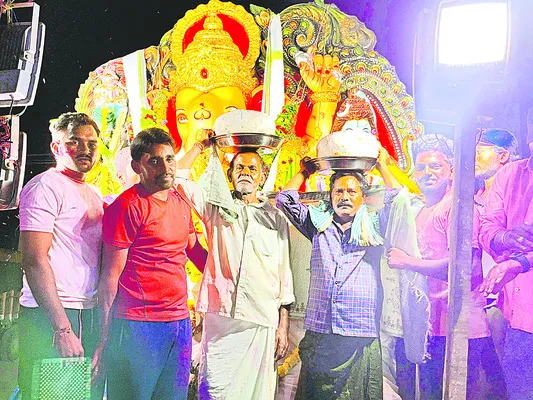 గణేష్ లడ్డు రూ.1.23 లక్షలు
