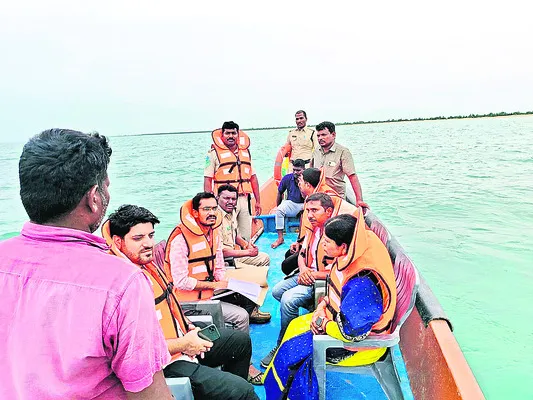 సముద్రపు నాచుతో జీవనోపాధి 