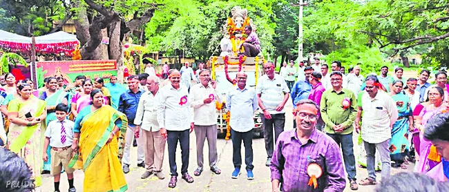 నిమజ్జనానికి తరలిన ‘జెడ్పీ’ గణేశుడు