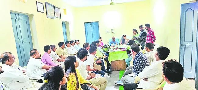 మాల్ను సందర్శించిన ఉత్తరప్రదేశ్ బృందం