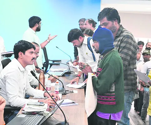 ప్రజావాణి అర్జీలకు ప్రాధాన్యత ఇవ్వాలి