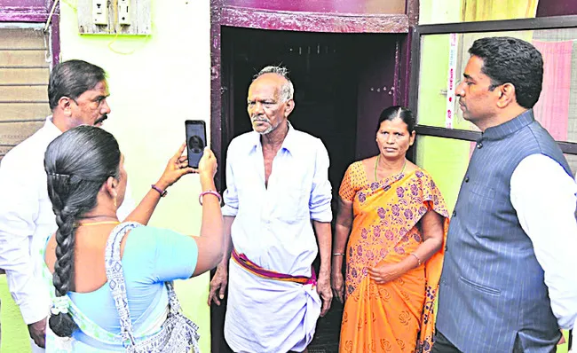 పింఛన్‌లతో సామాజిక భద్రతకు భరోసా 