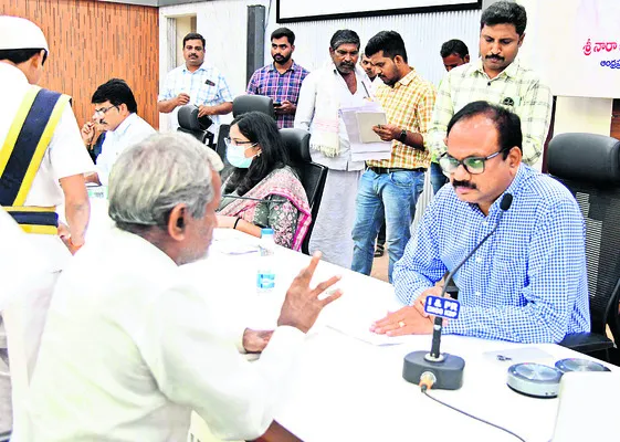 ప్రజా సమస్యల పరిష్కారానికి ప్రాధాన్యం