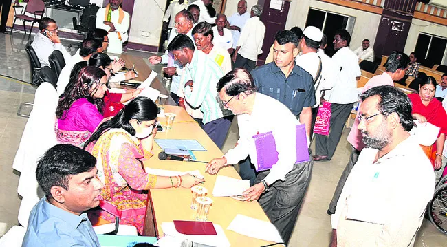 సమస్యల వాణి.. పరిష్కరించాలని