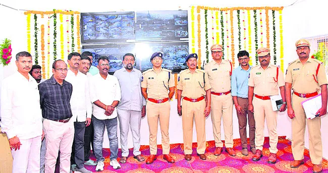 సీసీ కెమెరాల ఏర్పాటుకు ముందుకు రావాలి