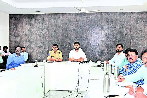 అధికారులు అప్రమత్తంగా ఉండాలి