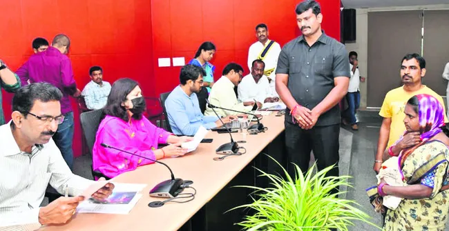 ప్రజావాణికి 71 ఫిర్యాదులు