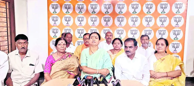 లొసుగులను తప్పించేందుకే సీబీఐకి అప్పగింత 
