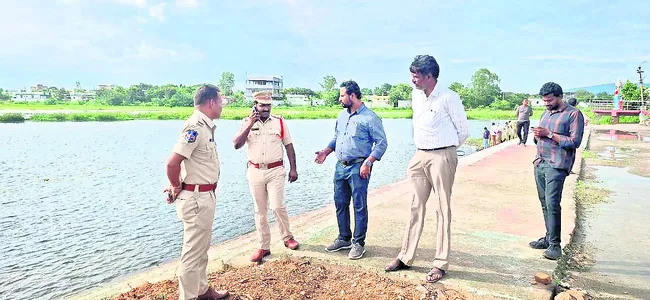 నిమజ్జన ఏర్పాట్ల పరిశీలన