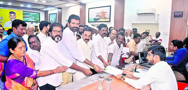 కావ్య అక్రమాల నిగ్గు తేల్చుతాం