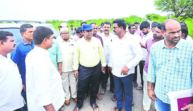 వరద నష్టం నివేదిక అందించండి