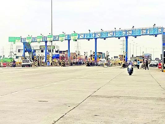 టోల్‌తీస్తున్నారు! 