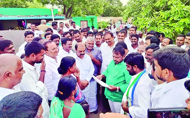 హామీలపై ప్రభుత్వాన్ని నిలదీయండి