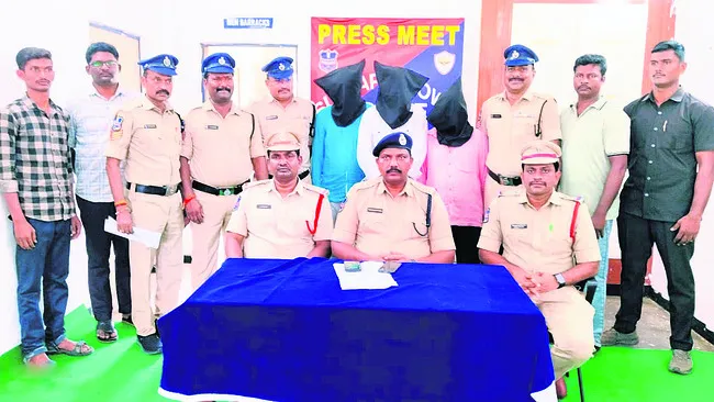 గర్భిణి మృతి కేసులో మరో ముగ్గురు అరెస్టు
