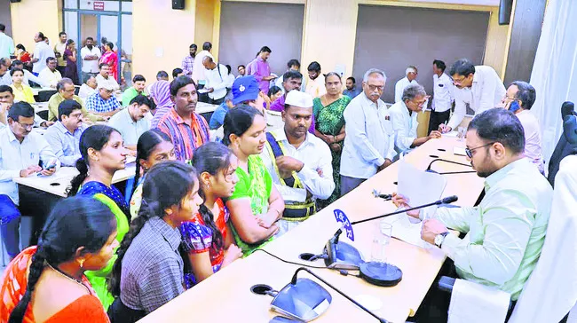 అర్జీలను త్వరగా పరిష్కరించాలి
