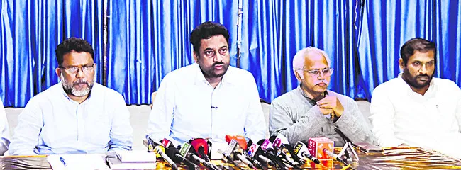 నేరస్తుల వైపే చంద్రబాబు, పవన్