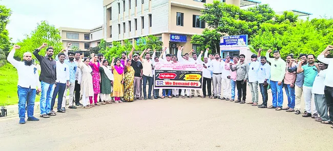 ఓపీఎస్ను అమలు చేయాలి