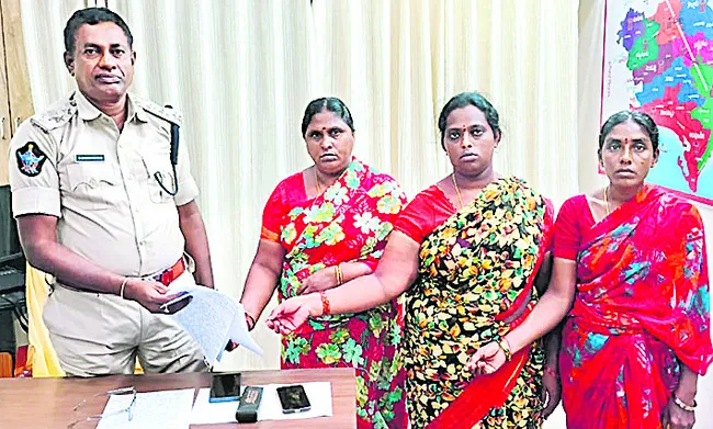 నిమజ్జనంలోనూ కూటమి రాజకీయ కుట్ర