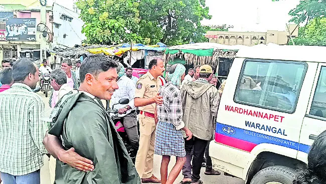 యూరియా కోసం రైతుల ఆందోళన