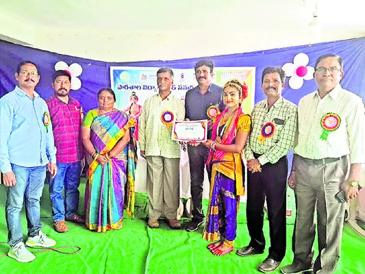 కళలపై ఆసక్తి పెంచుకోవాలి