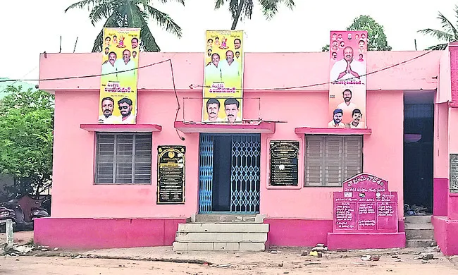 ఆరోగ్య కేంద్రమా.? కూటమి కార్యాలయమా.?