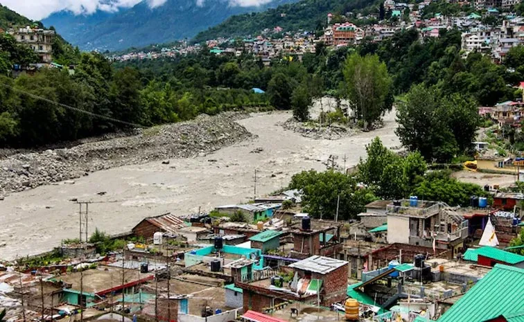 Heavy Rains Batter Himachal pradesh and Uttarakhand