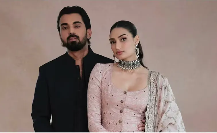Athiya Shetty and KL Rahul perform Grih Pravesh puja, photo goes viral