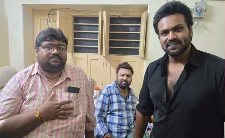Manchu Manoj Visits Tollywood Comedian Ramachadra house
