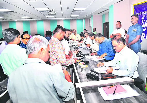 జీహెచ్ఎంసీ ప్రజావాణికి 122 అర్జీలు