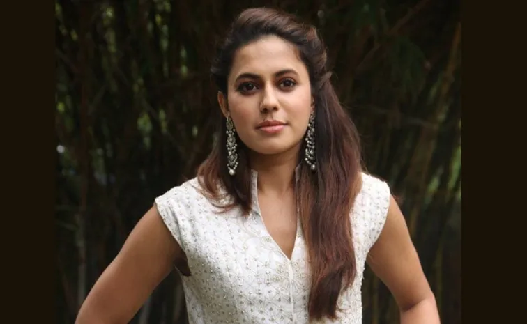 కన్నడ నటి రన్యా రావుకు బిగ్‌ షాక్.. ఏకంగా వందకోట్లకు పైగా!