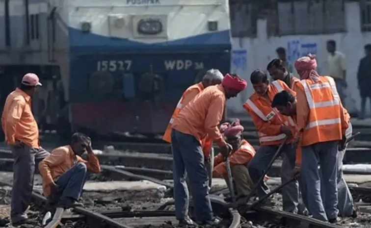 Railway Employees with SBI Salary Accounts to Get Accidental Death Cover