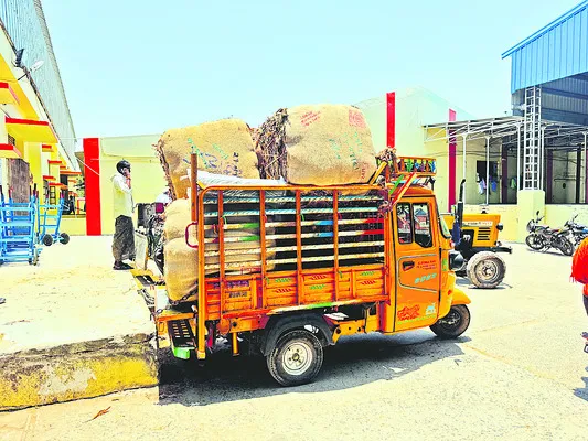 Farmers taking back unbid bales from the Tanguttur tobacco auction center