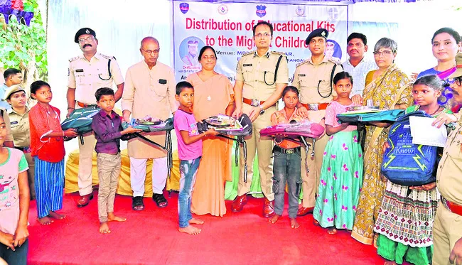 నిరాదరణ బాలలకు విద్యనందించడమే లక్ష్యం