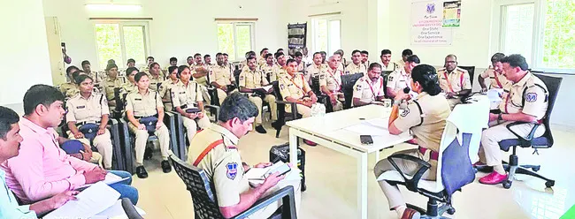 నేరాలను నియంత్రించాలి