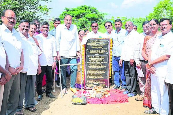 ● ఎమ్మెల్యే సంజయ్‌కుమార్‌
