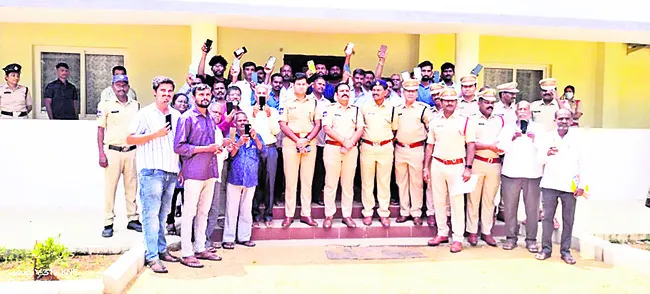 ఫోన్లు కొంటే బిల్లులు తీసుకోండి