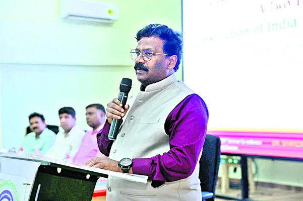 విద్యార్థులకు రాజ్యాంగంపై అవగాహన అవసరం