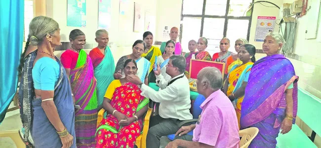 మహిళలకు కొనసాగుతున్న ప్రత్యేక వైద్య శిబిరాలు