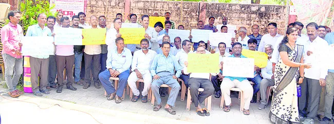 హామీ ఇచ్చారు.. సౌకర్యాలు మరిచారు