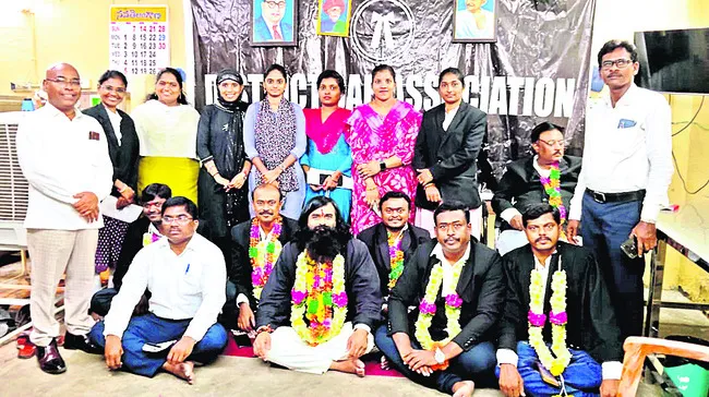 న్యాయవాదుల రక్షణ చట్టం అమలు చేయాలి