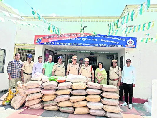 నల్లబెల్లం, పటిక పట్టివేత 
