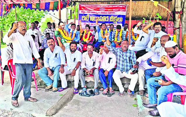 విద్యుత్ కార్మికుల సమస్యలను పరిష్కరించాలి