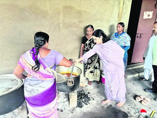 విద్యార్థులు వంద శాతం హాజరుకావాలి