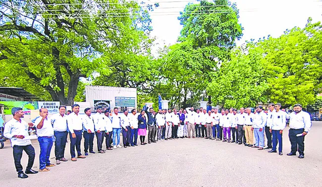 న్యాయవాదుల రక్షణ చట్టం తేవాల్సిందే