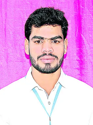 ప్రశ్నించే పత్రికలపై అక్రమ కేసులు