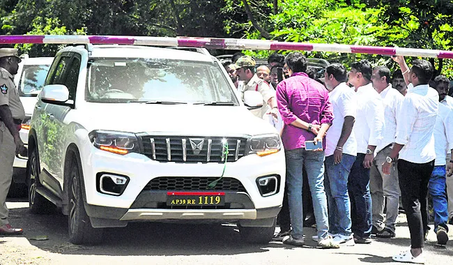 కదంతొక్కిన వైఎస్సార్సీపీ శ్రేణులు