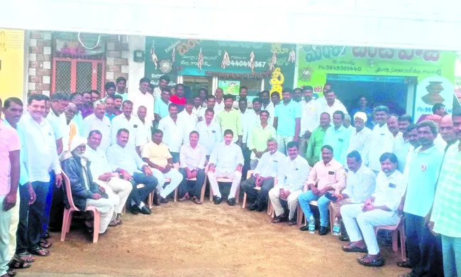 ఎకరానికి రూ.లక్ష పరిహారం చెల్లించాలి