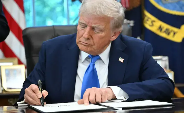 Donald trump Signs Proclamation Imposing 100 000 annual fee for h 1b visas
