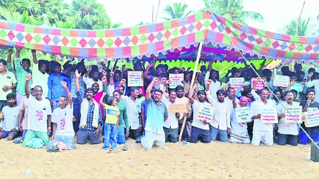 ఏడో రోజుకు మత్స్యకారుల దీక్షలు 